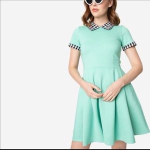 Vintage/retro inspired mint green dress with Peter Pan collar and pockets!